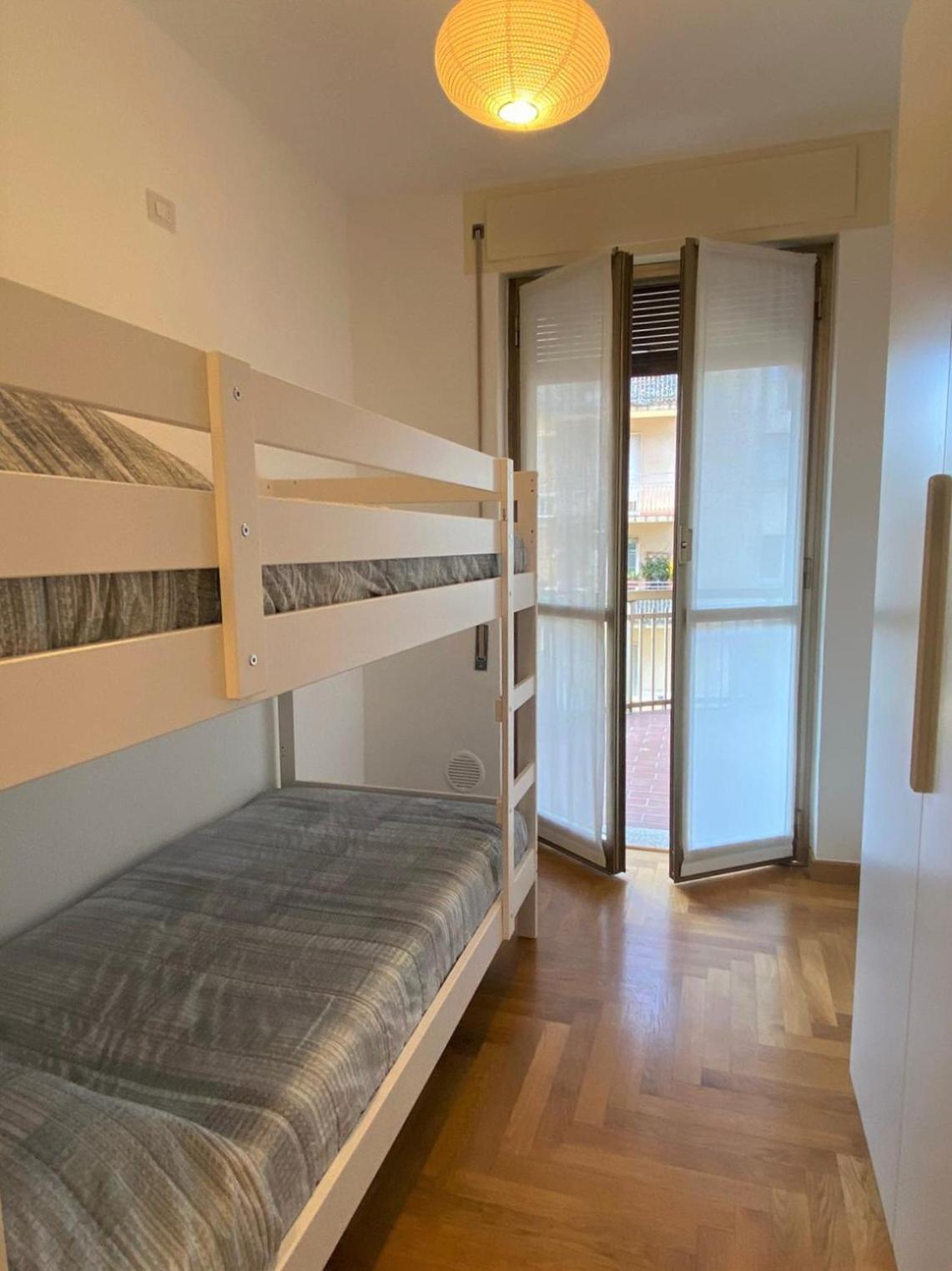 The Little Duck - Modern With Balcony Apartment Como